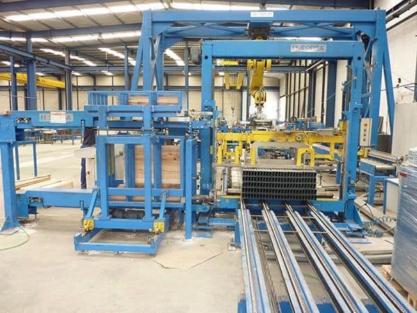 INSTALACIONES FLEJADO AUTOMÁTICO FLAJADO VERTICAL DE CABEZAL ARRIBA SORSA PI-800-TI