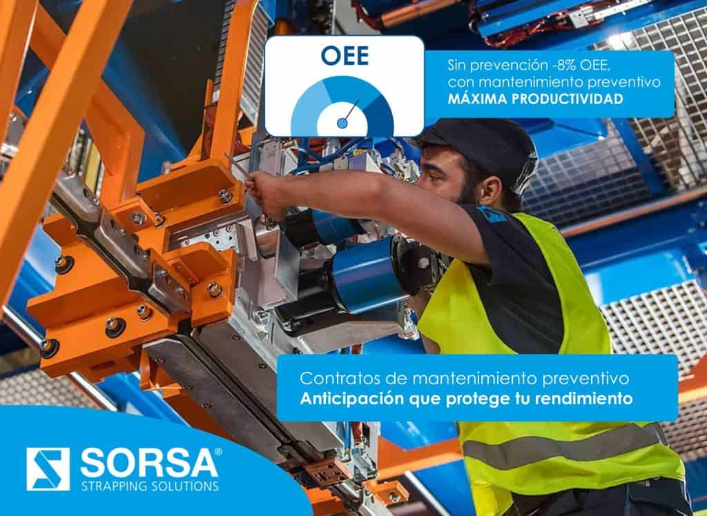 écnico realizando mantenimiento preventivo en cabezal de flejado automático Sorsa