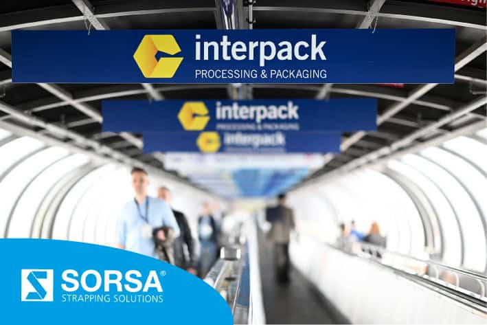 Le stand de SORSA au salon Interpack Düsseldorf 2026 : systèmes de cerclage automatiques.